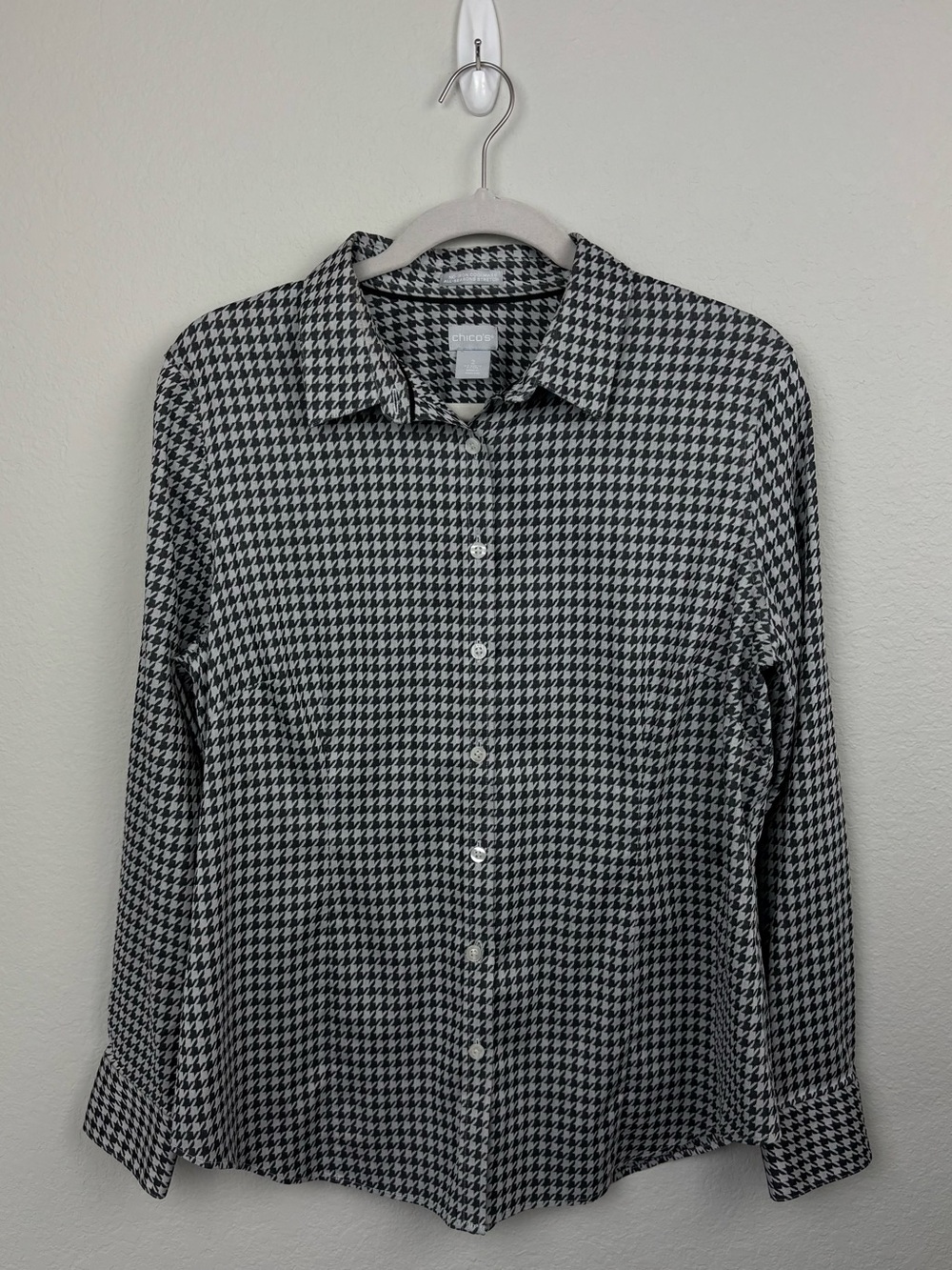Chico's Houndstooth No Iron Coolmax All-Season Stretch Button Down Shirt Size 12